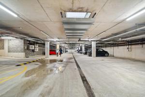 London W6 - Luxe, Sauna, Bath, Parking & Cinema