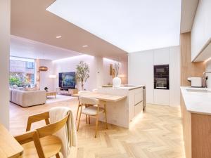 London W6 - Luxe, Sauna, Bath, Parking & Cinema