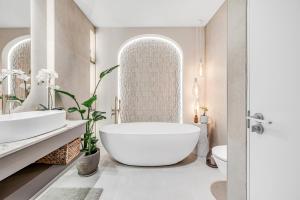 London W6 - Luxe, Sauna, Bath, Parking & Cinema