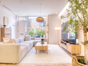 London W6 - Luxe, Sauna, Bath, Parking & Cinema
