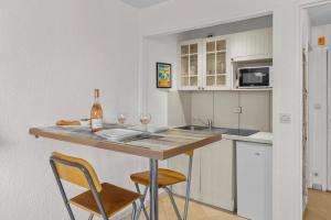 Studio Azur 303A by Sur la mer