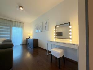 Wroclavia Spacious Apartment by BookingHost