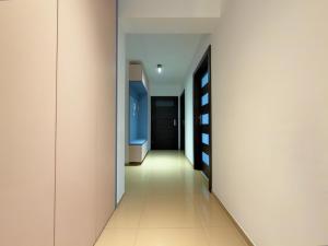 Wroclavia Spacious Apartment by BookingHost