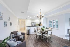 Elegant luxury condo close to Disney and Universal