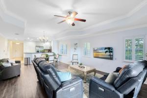 Elegant luxury condo close to Disney and Universal