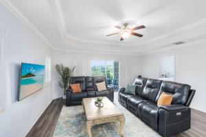 Elegant luxury condo close to Disney and Universal