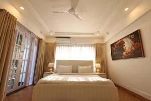 Whitehorse Villa