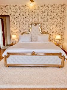 Whitehorse Villa
