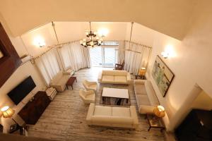 Whitehorse Villa