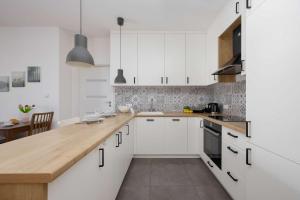 Unique Apartment for 6 People with Balcony & Parking by Noclegi Renters