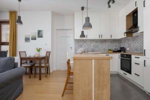 Unique Apartment for 6 People with Balcony & Parking by Noclegi Renters