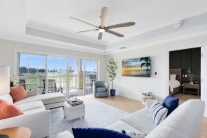 Outstanding condo with sensational views on golf r