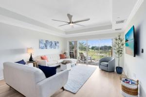 Outstanding condo with sensational views on golf r