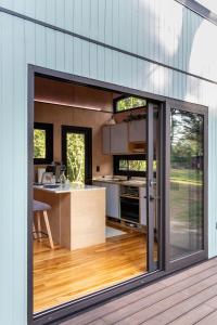 Eco Tiny Home - 4-minute walk from Guiones Beach