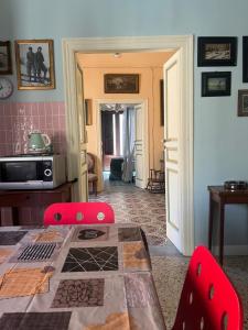 Sicily Maison 1883