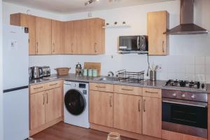 Elizabeth Line Retreat – Modern 2BR Flat in Hayes