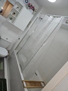 Elizabeth Line Retreat – Modern 2BR Flat in Hayes