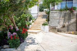 Uzeiri Guest Hotel