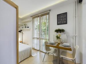 Comfortable Pet-Friendly Studio with a Balcony by Noclegi Renters
