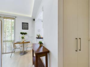 Comfortable Pet-Friendly Studio with a Balcony by Noclegi Renters
