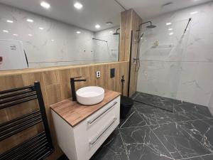 Luxusní apartmán, výhled na náměstí, 10 min k pláži