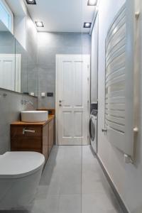 Modern-Vintage Family Oasis Near Center