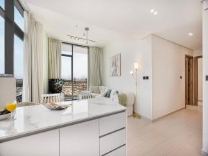 Livin Holidays - 2 BR - Amazing View and Pool