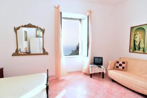 The Roses House, Fondo San Vito
