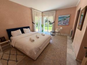 Exclusive Luxury Villa - Private Pool & Lush Garden