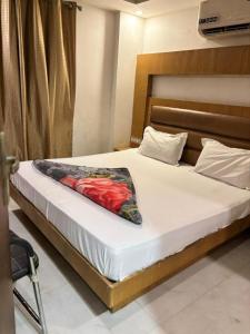Royal with - Group Name Hotel Double R- comfort stay in Main Bazar New Delhi