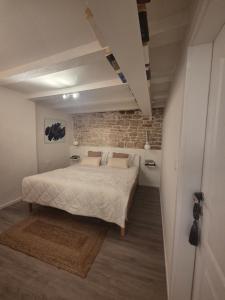 White room