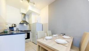Deluxe One Bedroom Apartment by Prime Stay
