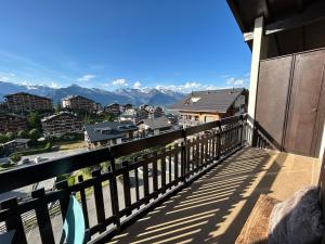 Attique Prameiraz , vue sur les Alpes