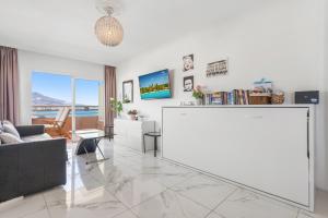 Beachfront Stella Maris by Costarentals - Ref 36