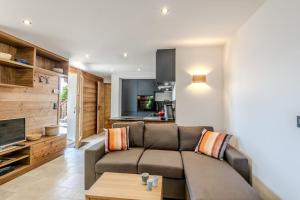 Slow Chalet Archange Breathtaking Alpine Views Authentic 4min from slopes