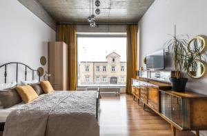 Gold and Silver Apartment - Manu Lofts