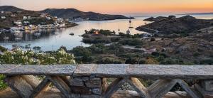 Vourkariani, Infinity Pool Villa with Sunset Views