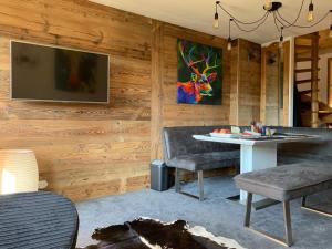 2 Ensuite Bedrooms Walk to town On Bus Route