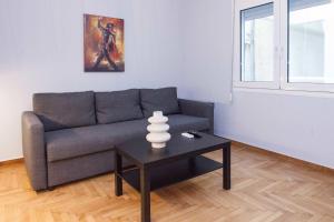 Urban 2 Bd Home in Vibrant Galatsi
