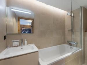 Coquet Appartement à Megève - 3 Pers, Proche Télécabine avec Espace Bien-Être - FR-1-569-80