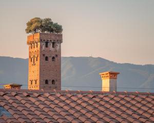 Le Torri Penthouse - Skyline Views in Lucca Walls