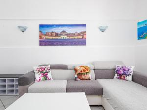 De Vivo Realty - Golden Garden