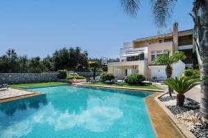 Villa Anna with Private Pool, Play area & BBQ, 5km from the Beach