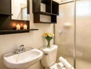 Boutique Romantic King & 2BR Suites, Sleeps 2-8, #1 Beach Mexico & Cenote - 8 Min Walk, Kitchen, Fast WiFi, AC, Bikes