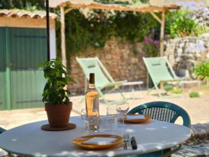 Studio en pierre avec jardin et parking privé à Saint-Paul-de-Vence