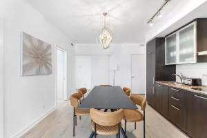 Spacious Downtown 3BR Walk to Station