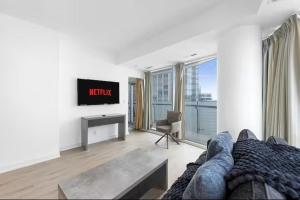 Spacious Downtown 3BR Walk to Station