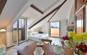 Enchanting Views Rooftop Apartment Prime Location