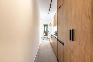 Santorini Dream Apt w Parking, Kitchen and Sunset, Sea View - Drymade