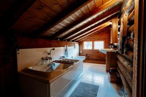 Chalet Strina Rifugio privato nel bosco